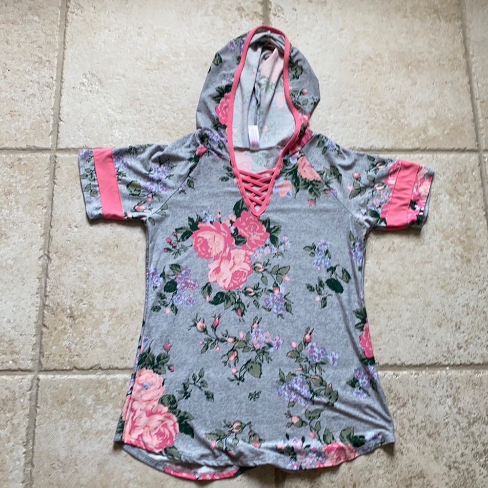 Floral tee with hoodie